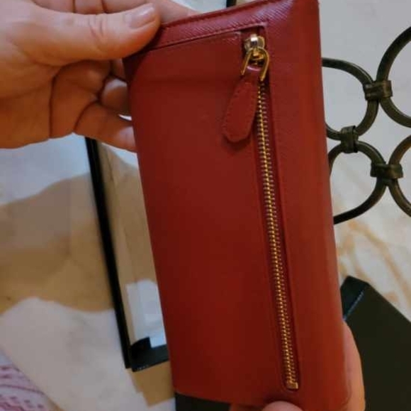 Prada Red Wallet Smooth Leather Elegant Design - Picture 13 of 16